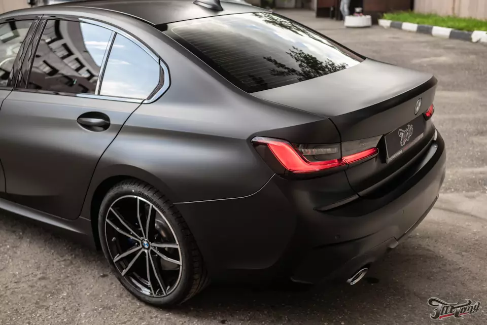 BMW 3 (G20). Оклейка кузова в Satin Black с обработкой керамическим составом для гидрофоба.